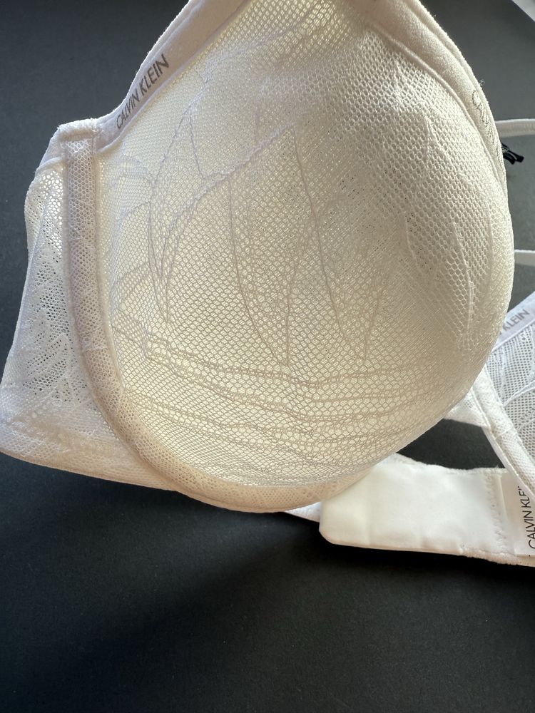 Сутиени Calvin Klein в бяло /70С, 75B, 85В/