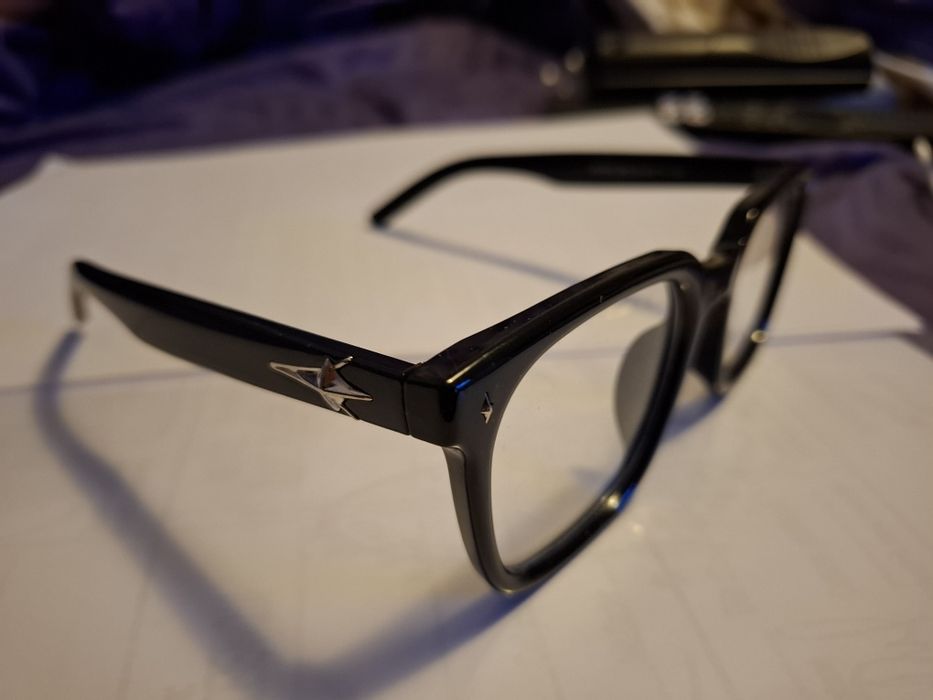 Vand rame ochelari, noi.