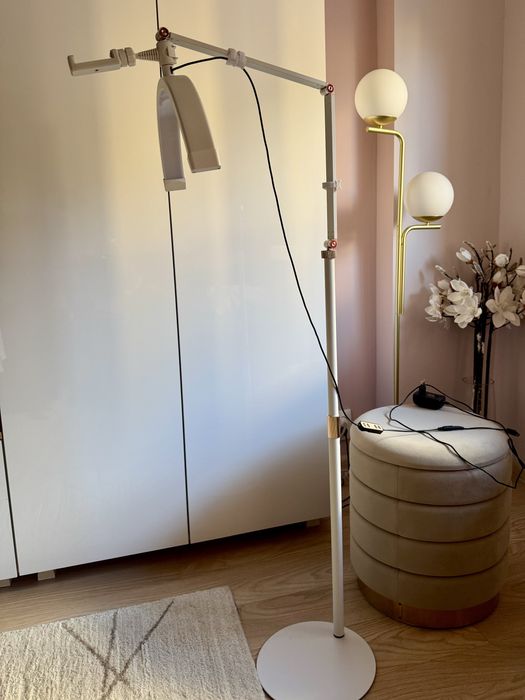 Lampa semiluna cu suport pentru telefon
