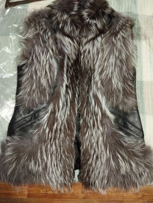 Кожаный меховый жилет