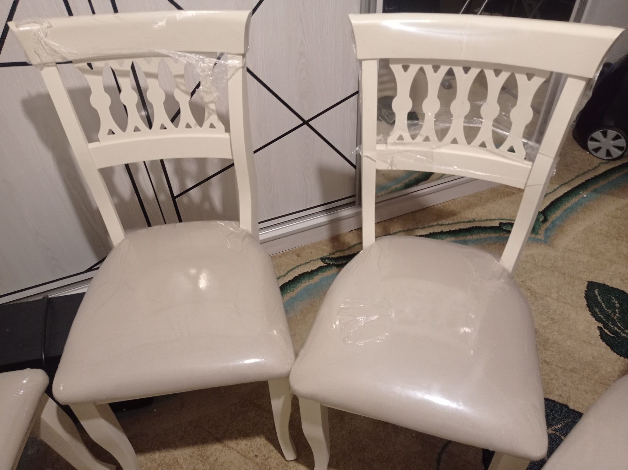 Новый комплект стол стулья