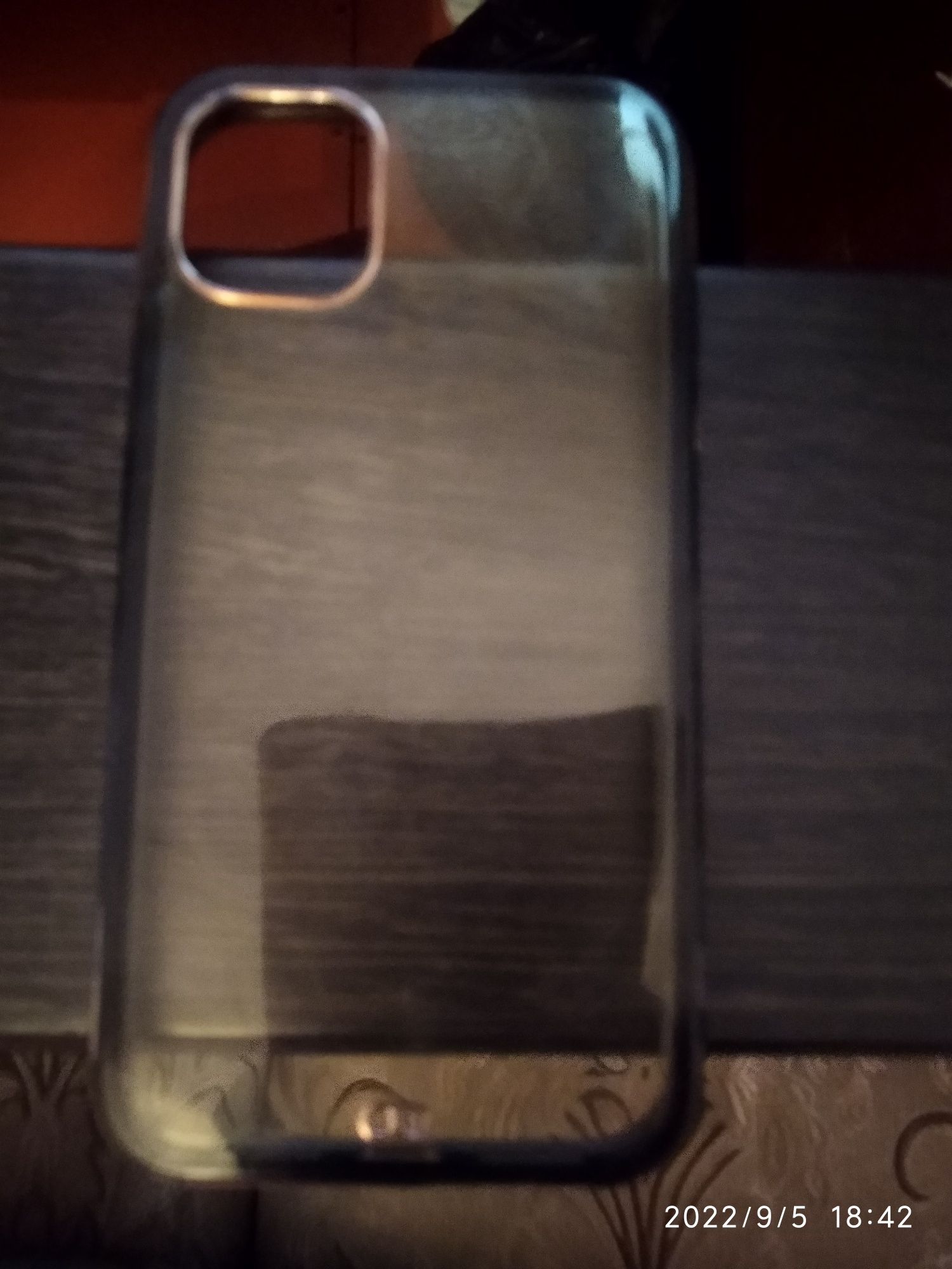Чехол iPhone в хорошем состоянии