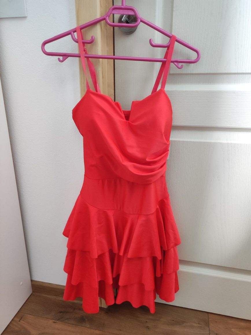 Rochie elegantă cu volane