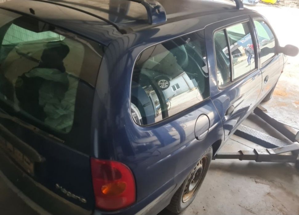 Dezmembrez Renault Megane 1.6 benzina/ 1.9 Diesel, break/limuzina
