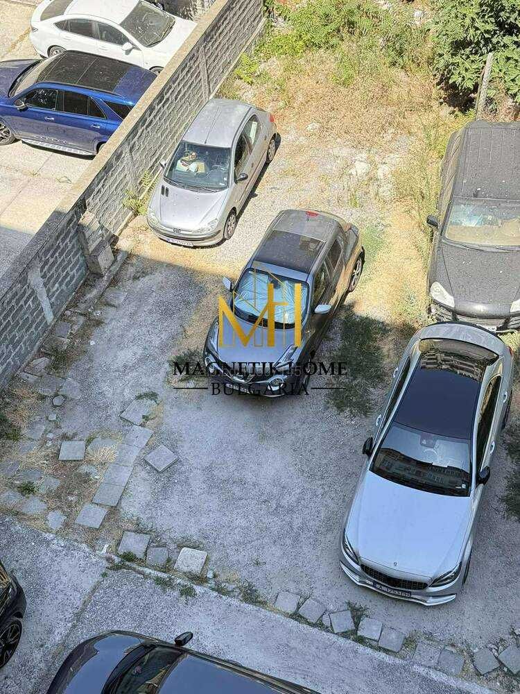Двойно паркомясто срещу Борисовата градинка в ж.к. Възраждане