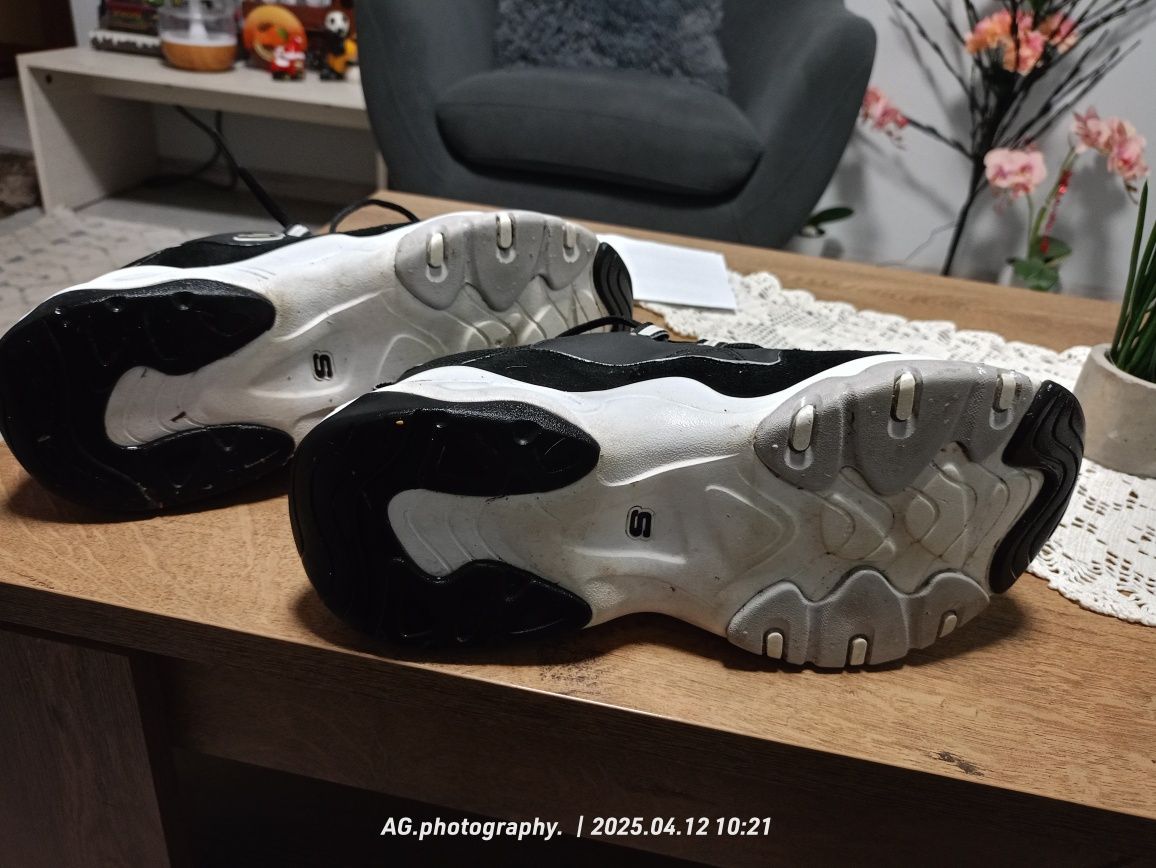 ,Skechers,Handmade.