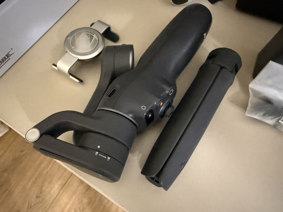 Продаю стабилизатор DJI Osmo Mobile 6