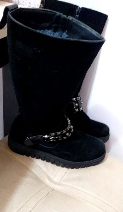 Продам девоч.сапоги  зимние(2пары) разные , раз 37 из натур.замши ,