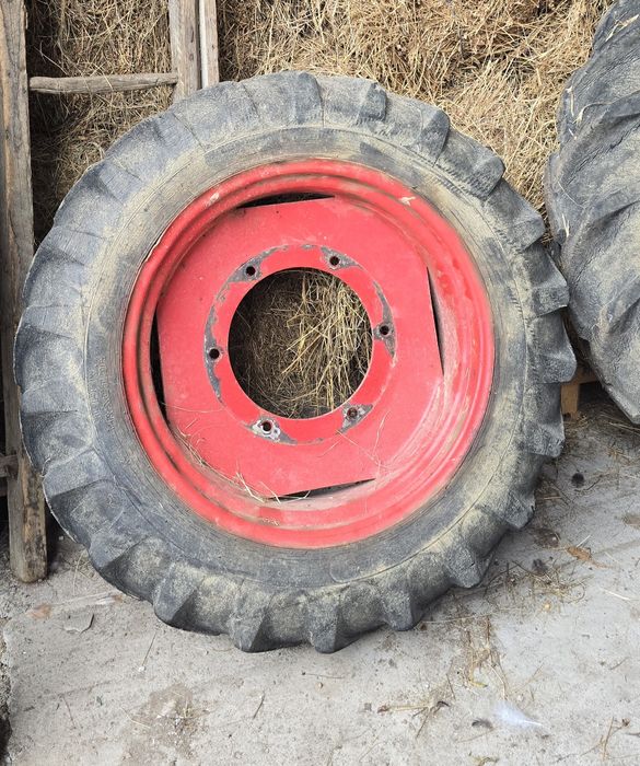 Vând roți tractor Fiat R32