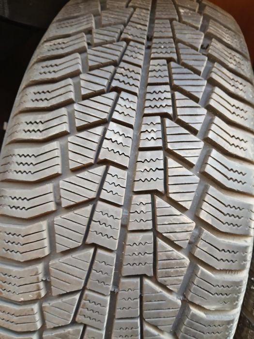 Зимние шины в комплекте 4 шт ( не большой  торг)