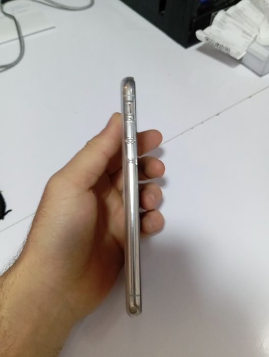 iPhone Xs ideal icloudga tushgan