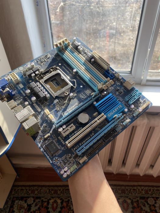 Материнская плата