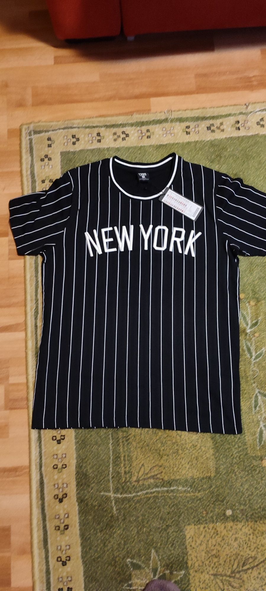 Oferta Tricou New York nou cu eticheta marimea M de bumbac  New Yorker