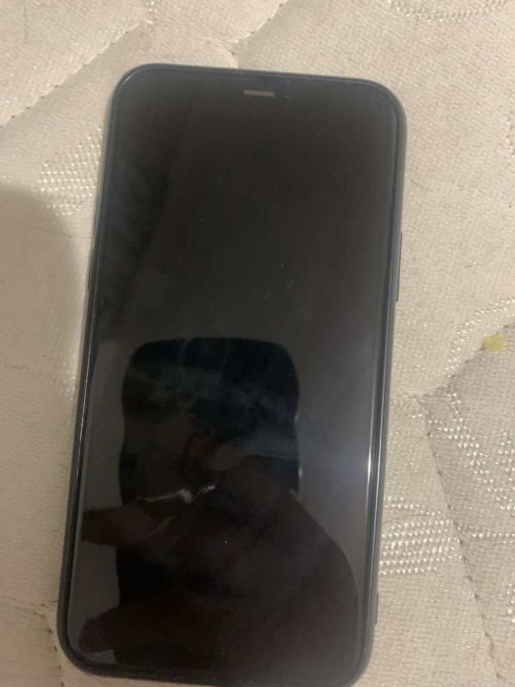 Vand iphone 11 pro+cadou husa armani