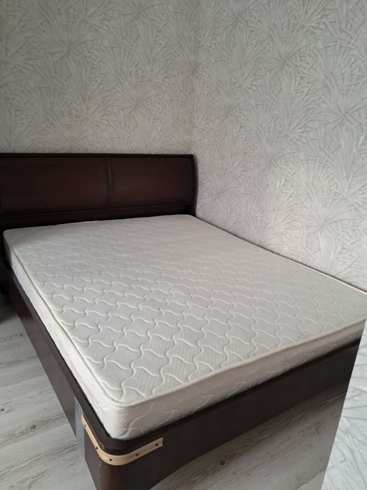 кровать двуспальная