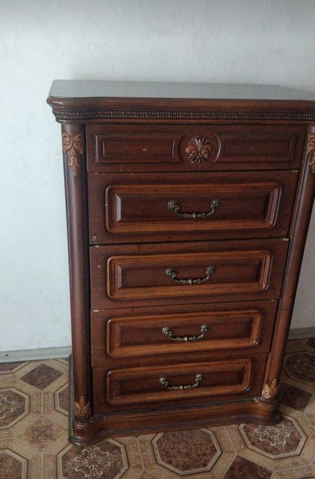 Продам старинный комод