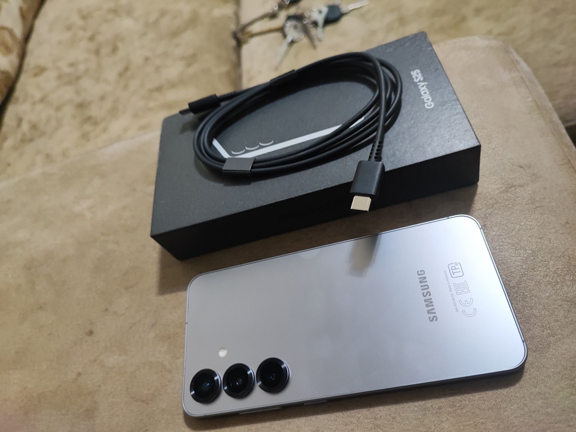 Samsung s25 12/128 в идеальном состоянии