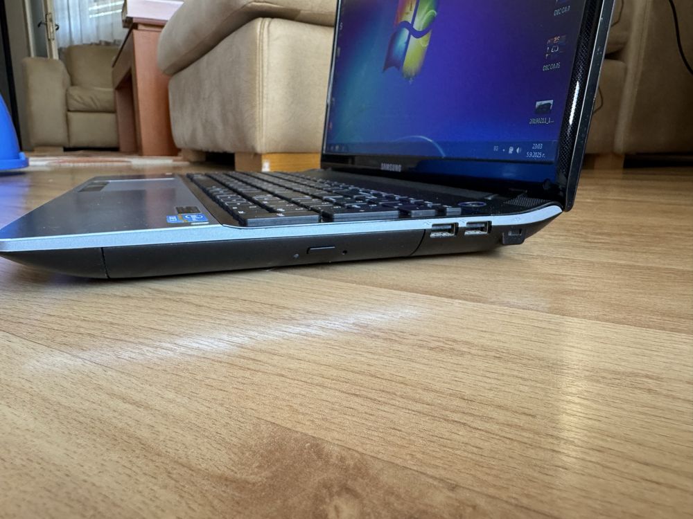 Лаптоп Samsung 300E5C – Core i3, 4GB RAM, 500GB HDD