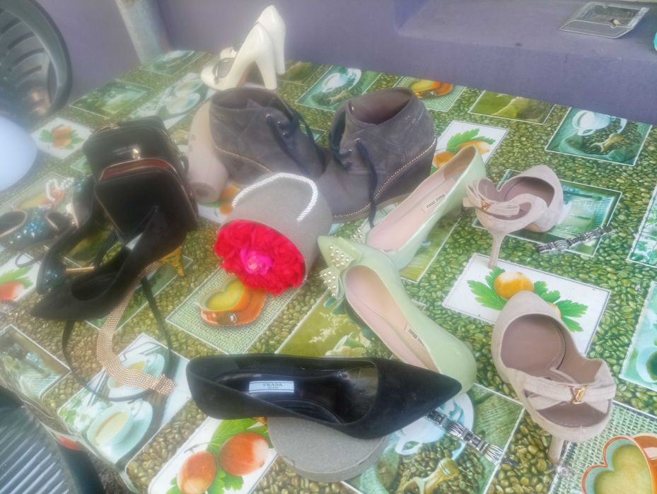 Pantofii de vânzare originali la cele mai mici preturi LUXURY