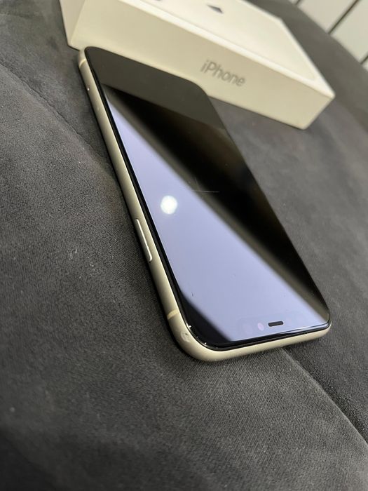 Айфон 11 срочно в хорошем состояние