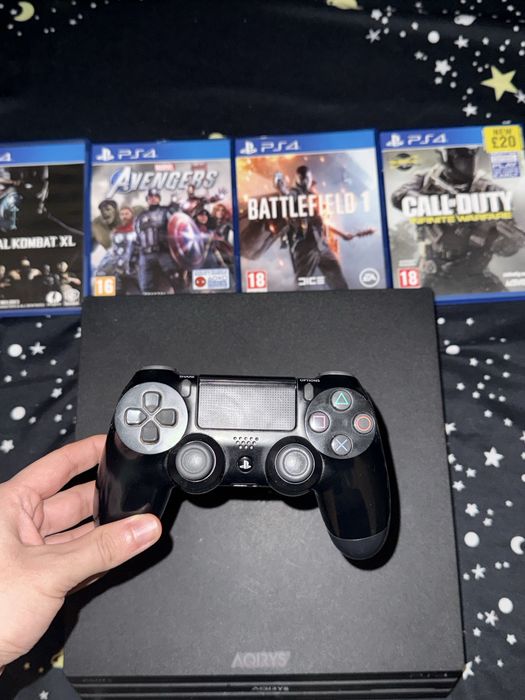 PS 4 Pro + Controller + 4 Jocuri