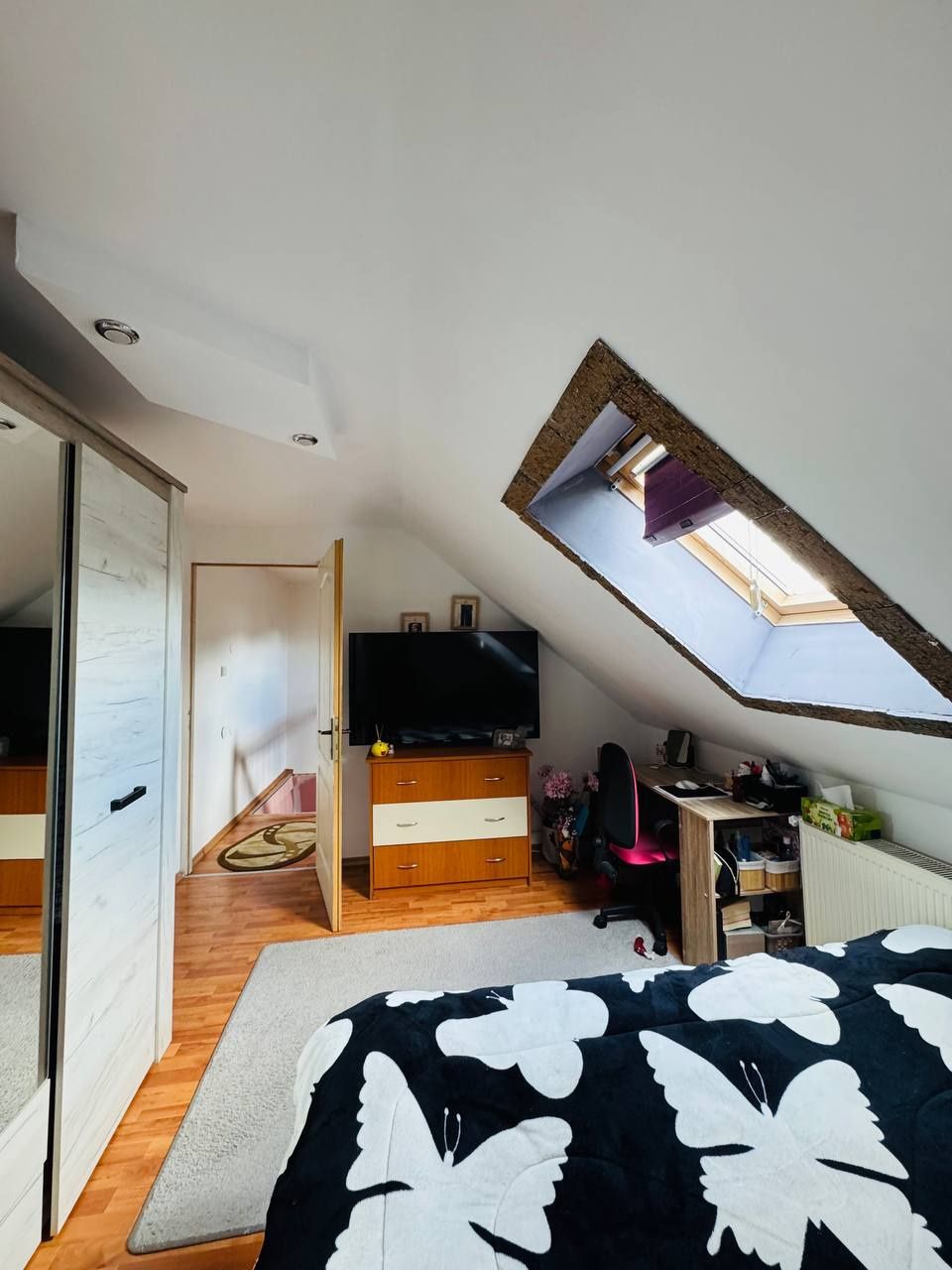 Apartament cu nivel 3 camere/ 70 mp