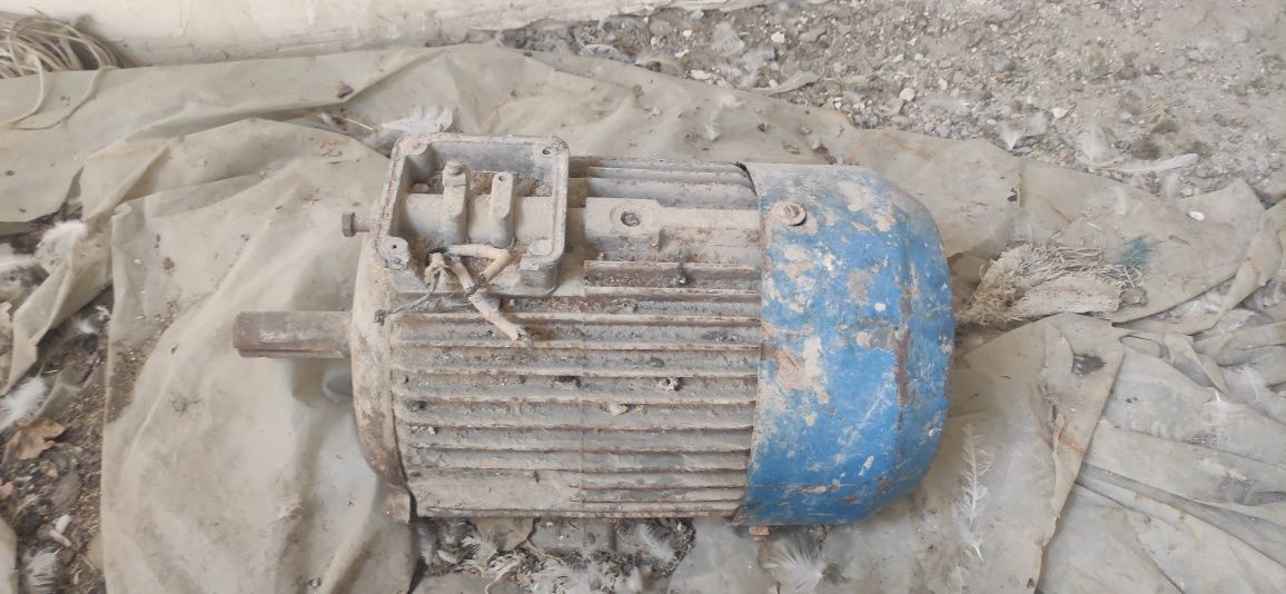 Matorlar sotiladi yana boshqa matorlar ham bor  holati juda zor