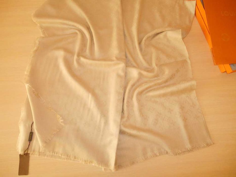 Eșarfă pentru femei Louis Vuitton 09-438