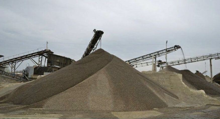 Nisip pietriș pământ negru