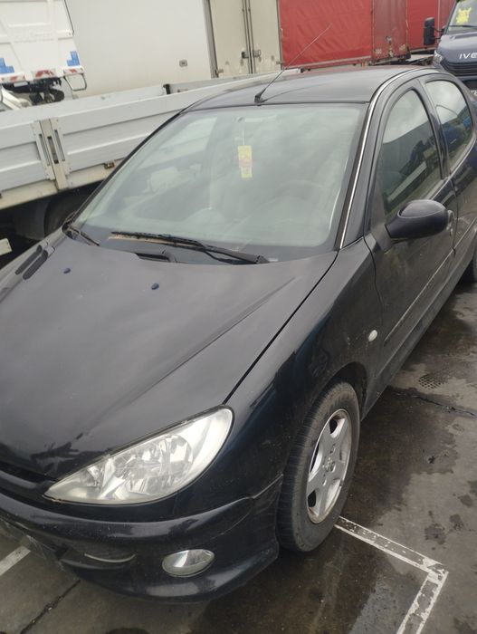 Dezmembrez Peugeot 206 berlina 1.4 kfw
