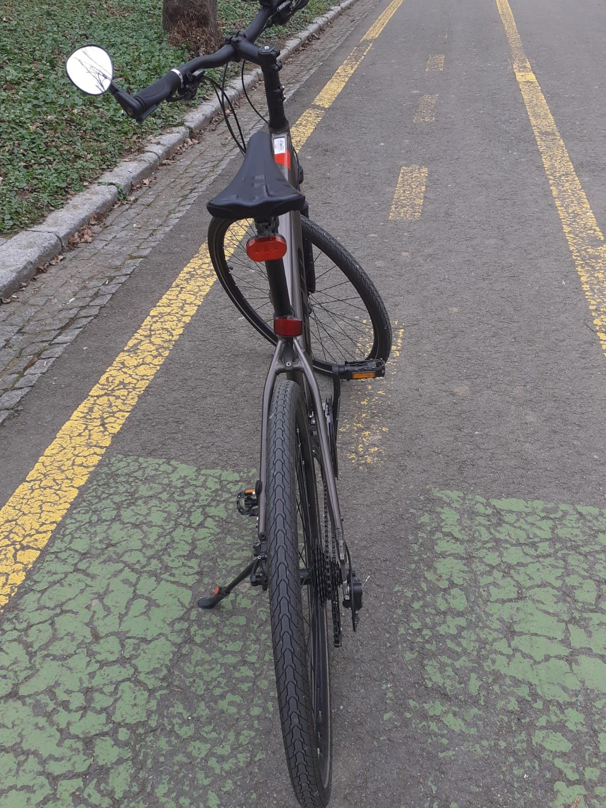 Vând sau schimb bicicleta nou nouță, folosita doar 200km.