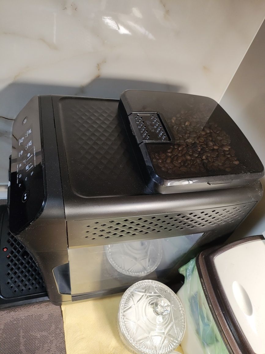 Автоматична кафе машина Philips  series 800