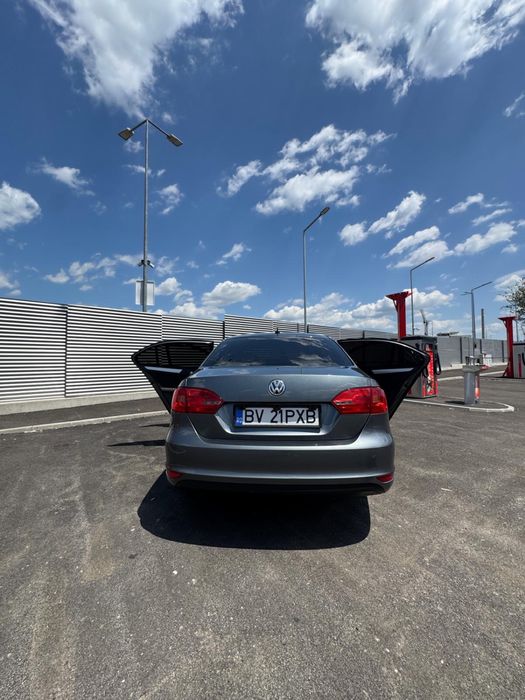 Volkswagen Jetta 2012 – 1.6 TDI - 105 CP