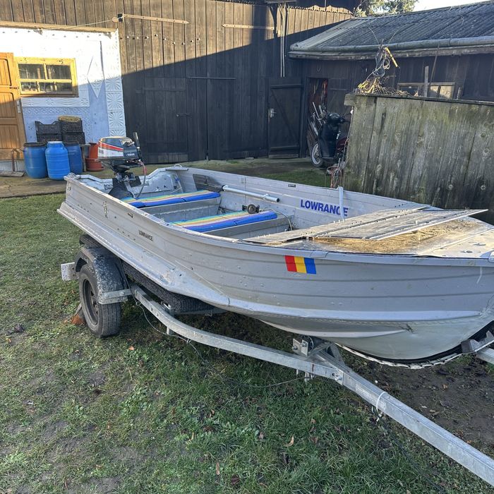 Vand  barca  aluminiu peridoc si motor de 8 cai