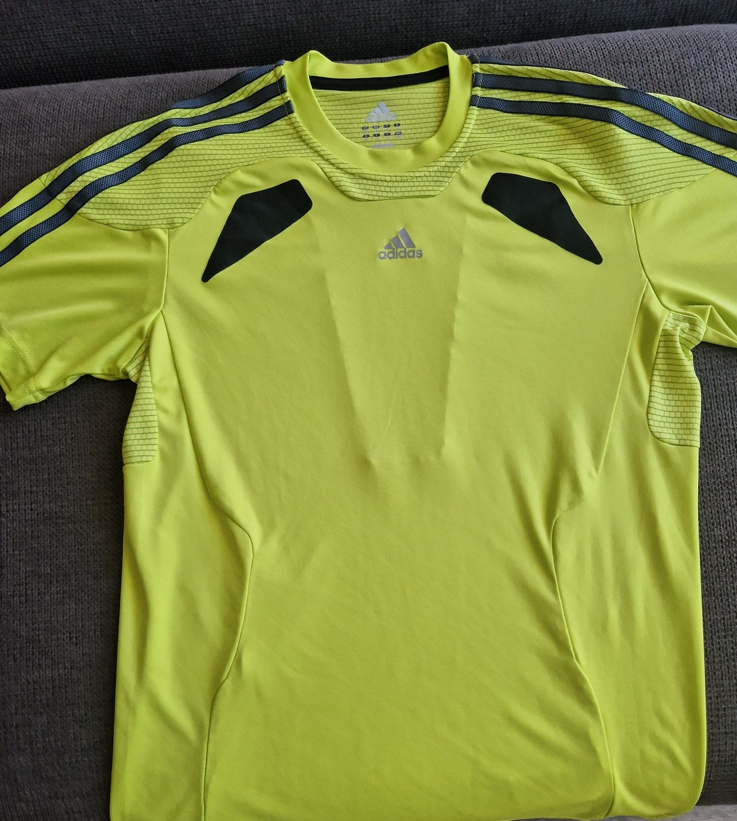 Оригинална мъжка тениска на Adidas - размер XS / S
