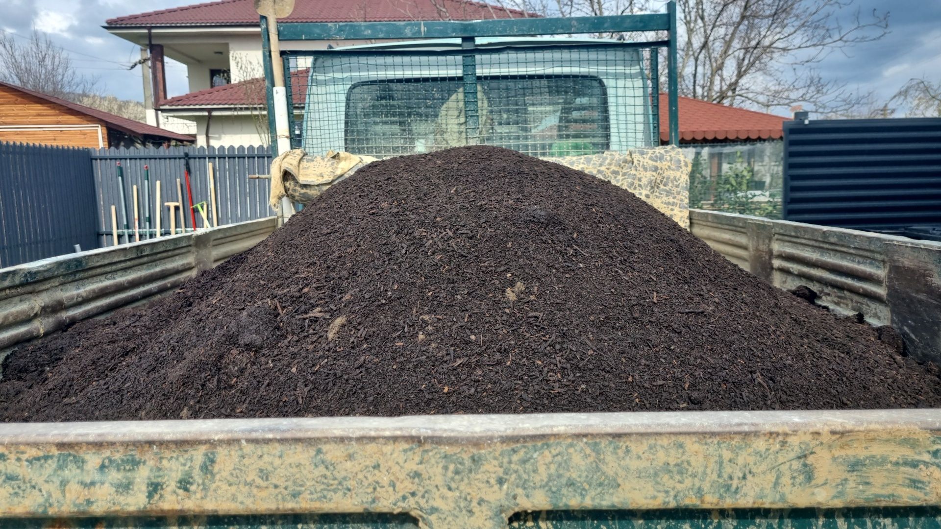 Mraniță balast nisip chisai frezură asfalt griblura albastră  calcar.