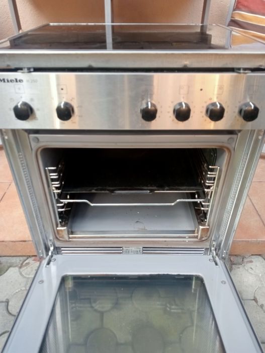 Miele si Siemens cuptor electric cu plita ceramica Clasa AAA.Inox