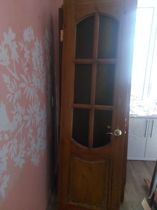 Продам б/у межкомнатные двери из дерево