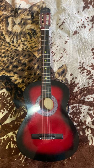 Продаётся классическая гитара
