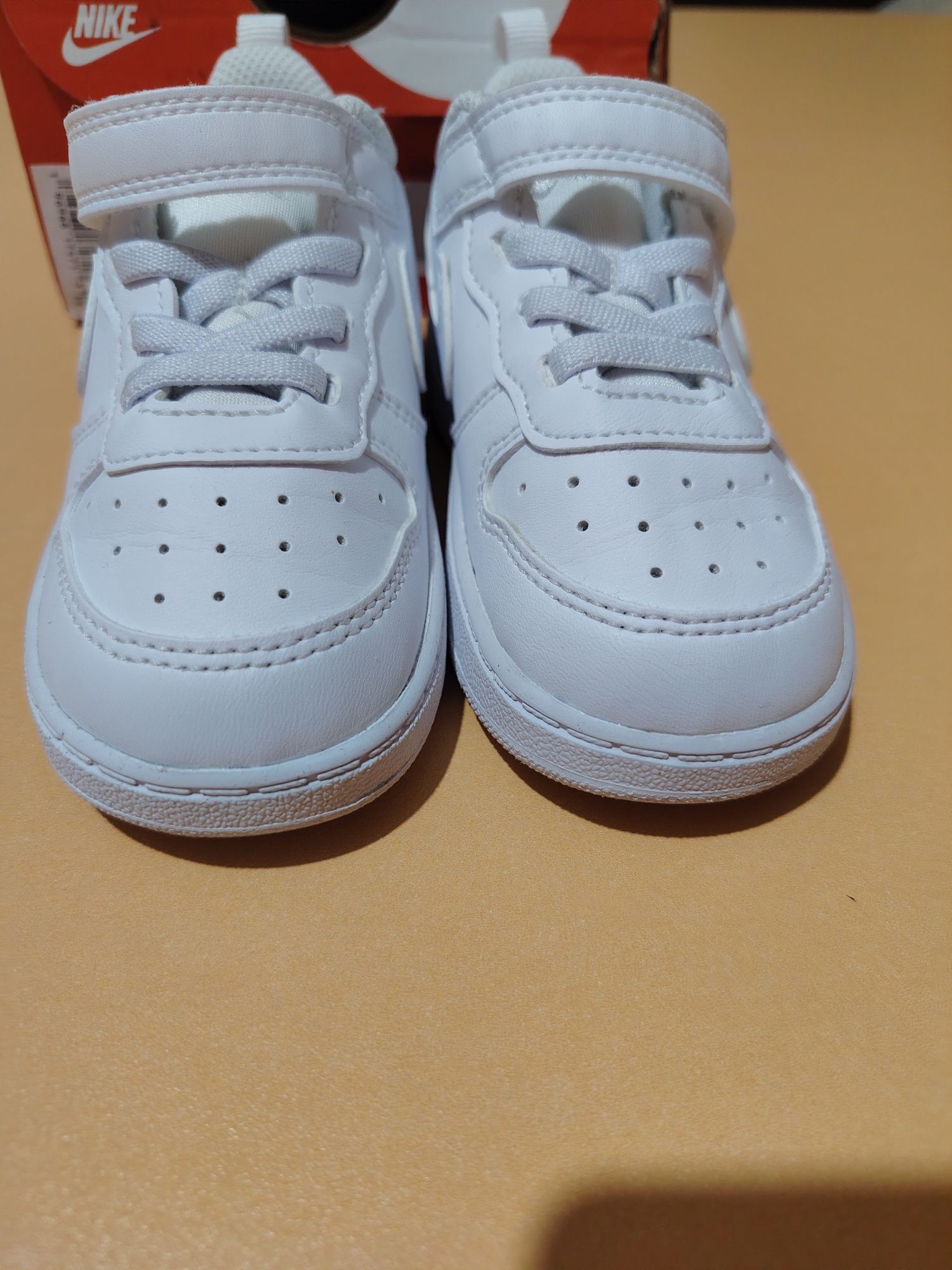 Nike детски бяли маратонки