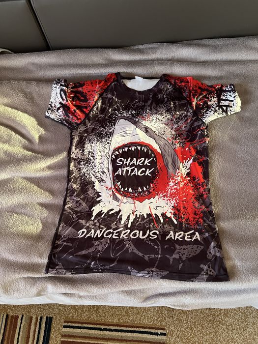 Спортна тениска “Shark Attack
