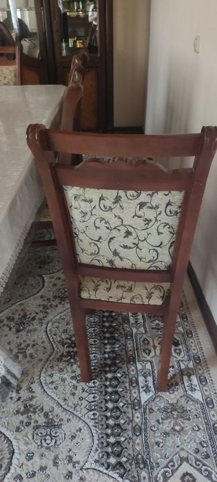 Срочно продаю стол стулья 12 персон идеальный состояние