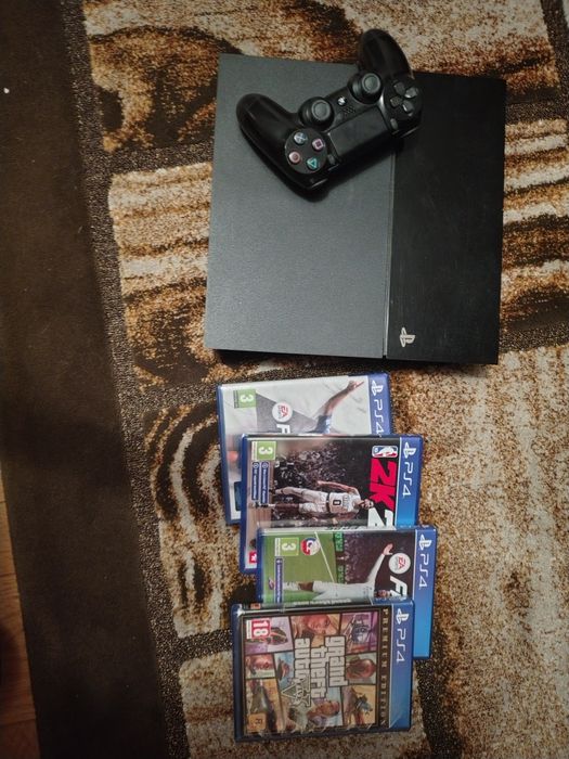Vând ps4 stare foarte bună (îl vând deoarece vreau să trec la PS 5 și)