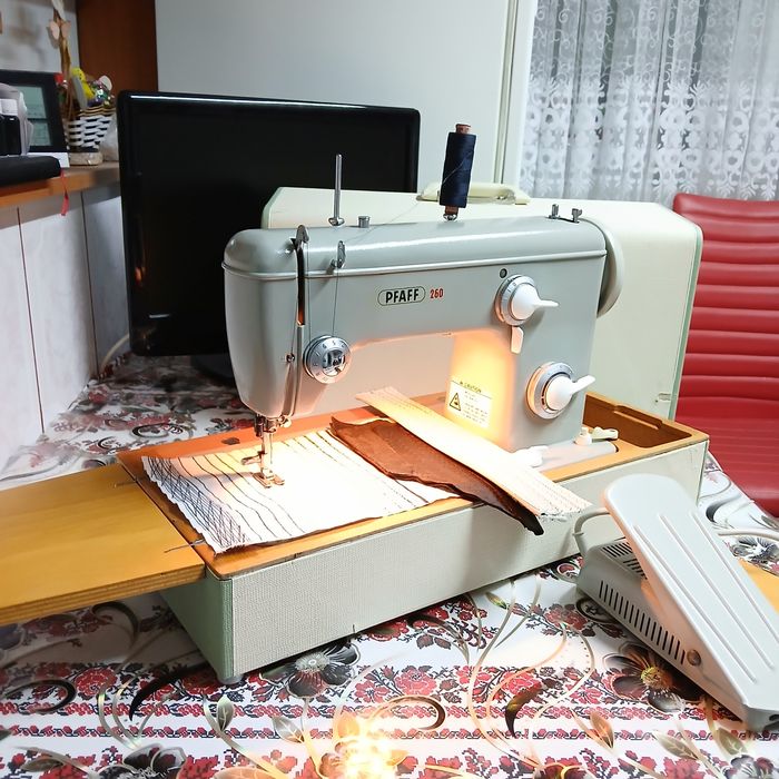 Masina de cusut PFAFF cu graifar industrial rotativ, din metal
