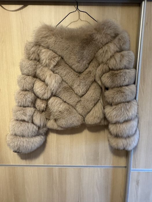 Чисто ново бежаво-кафяво палто косъм от лисица