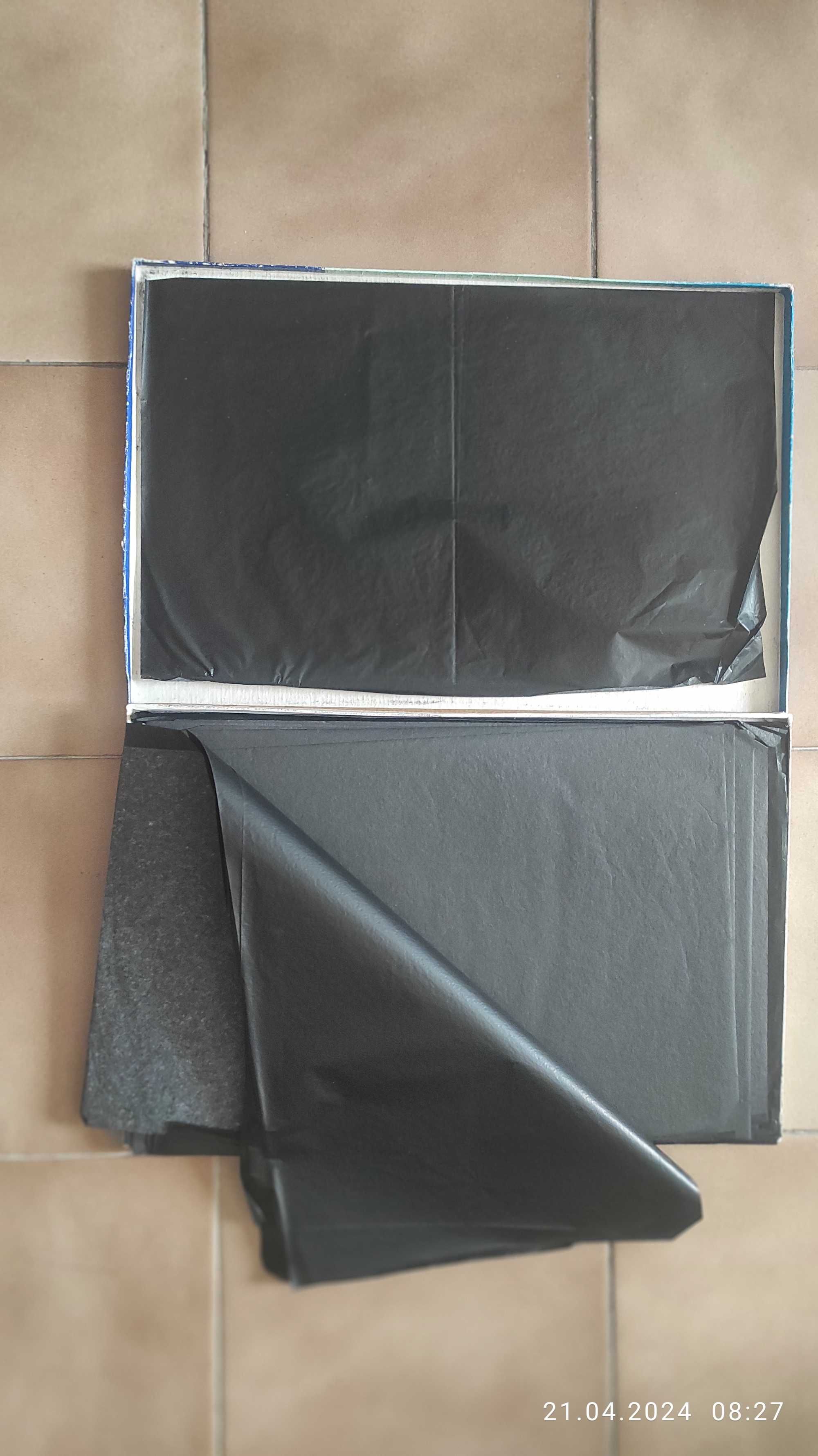 Кутия А4 индигови листове черно 90+ броя