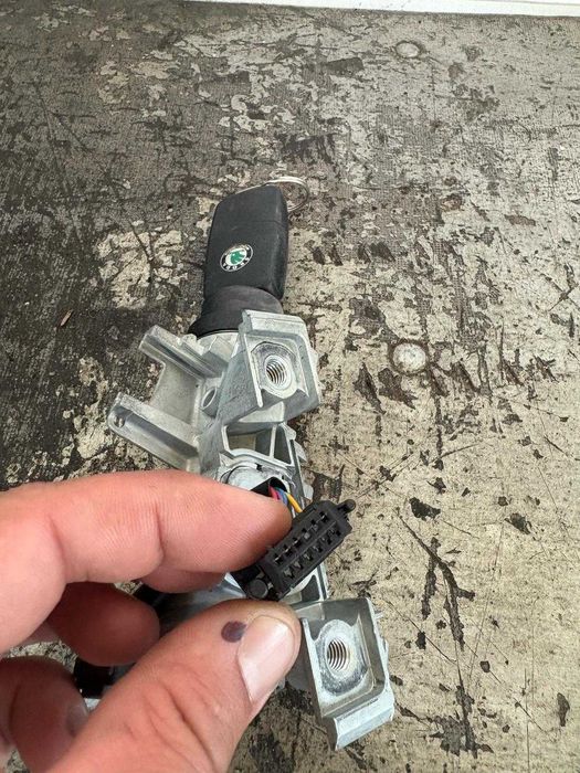 Vand Contact pt Autoturism Skoda Octavia 2 Facelift 1K03905865A