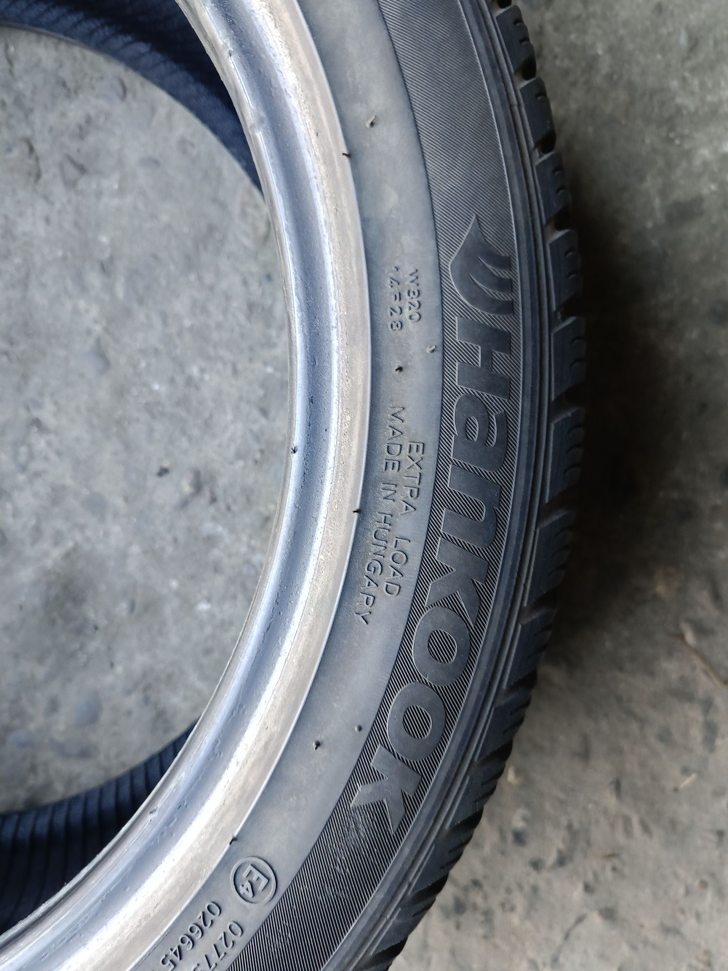 Зимни гуми -17цола -215/45-1бр.-65лв."HANKOOK"