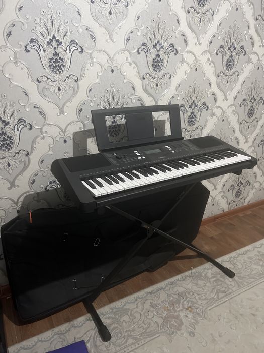 Синтезатор YAMAHA, со стойкой, с чехлом в подарок!