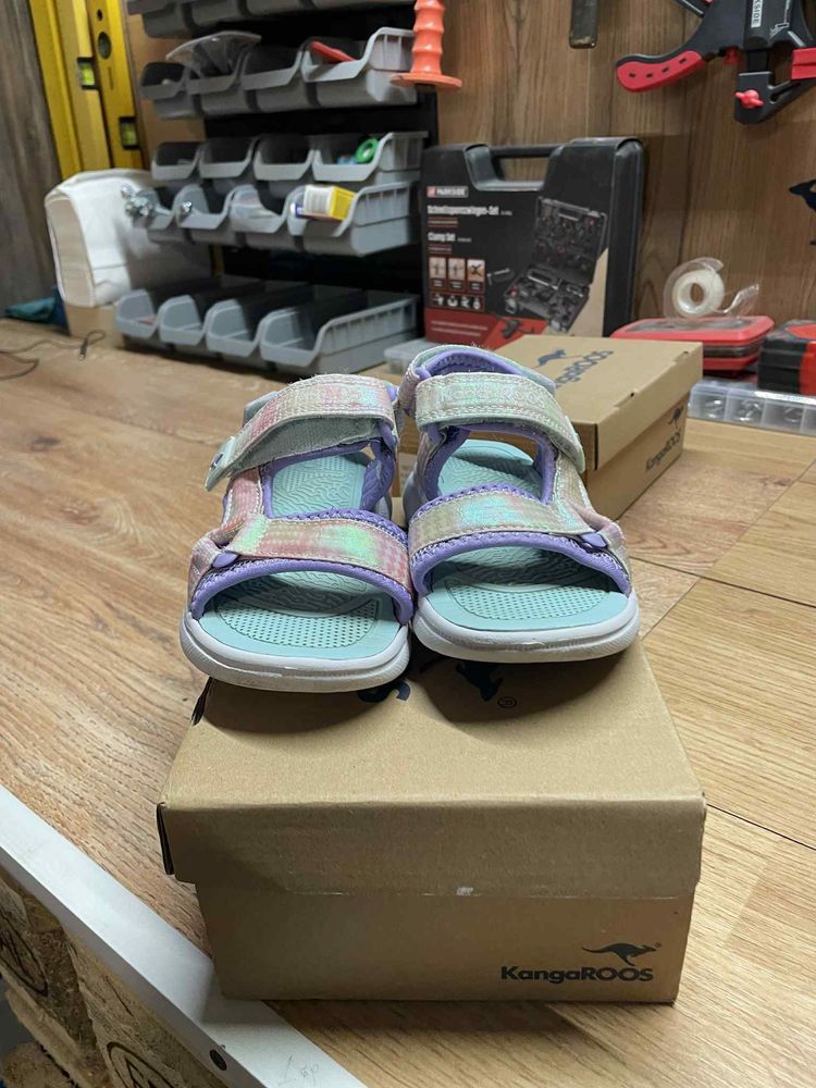 Продавам детски сандалки KangaROOS.